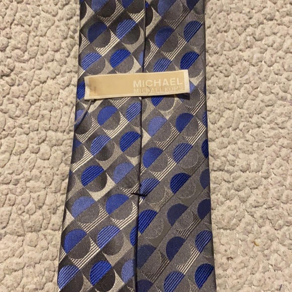 Michael Kors Gray and Blue tie - Picture 2 of 2